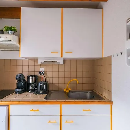 Jolie Maison Avec Jardin Pour 4 Personnes *